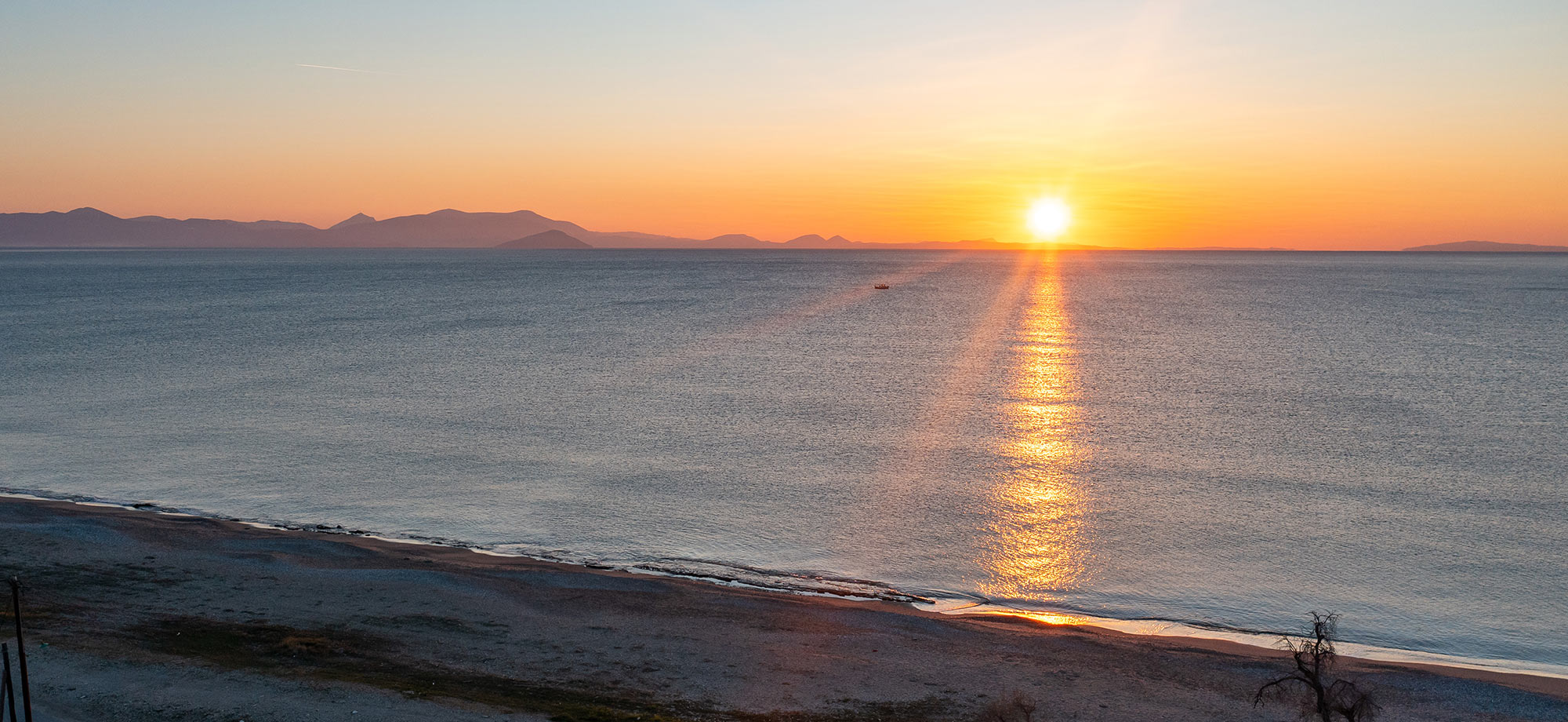Sun and Sea Astros Greece. Beachfront Sea View Apartment in Peloponnese